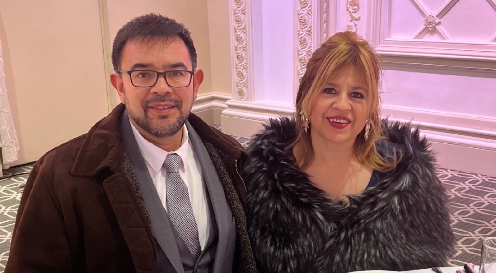 Pastores Hernando y Marta Ortegón en un evento formal